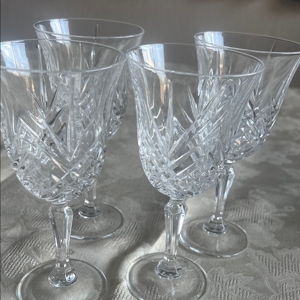 Elegant Crystal Wine Glass Set